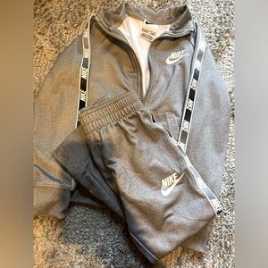 Nike Athletic Set- Kids XS (4)